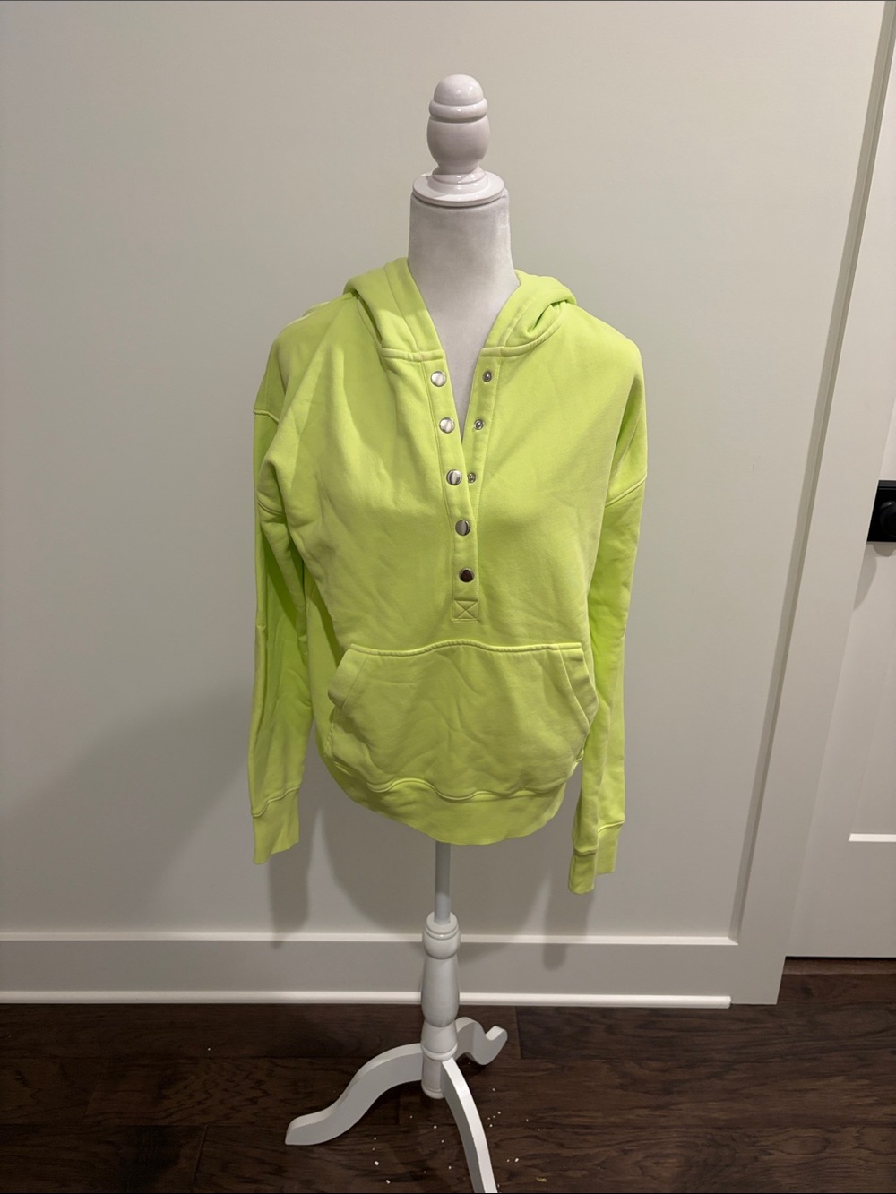 New With Tags Evereve Nola Snap Detail Hoodie Sz S (fits oversized)